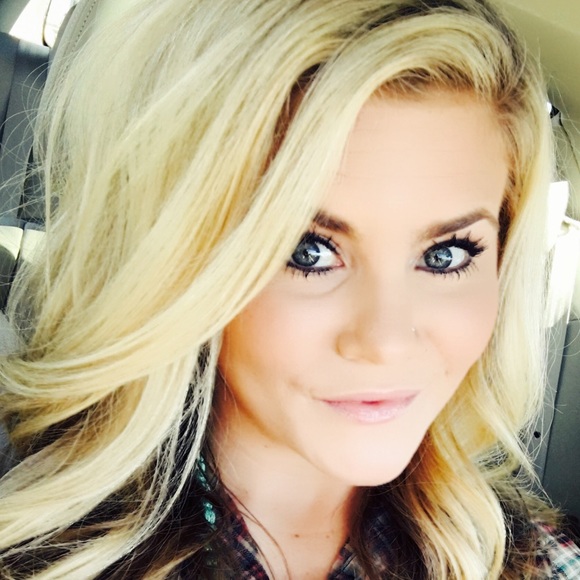 Meet your Posher, Allison - Picture 1 of 1